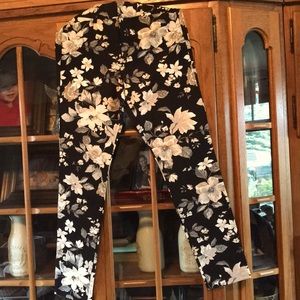 Brand new Old Navy Pixie ankle pants size 2 💗